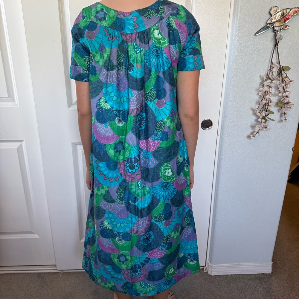 VINTAGE 60s 70s made in Hawaii EXOTICAL vibrant blue aqua green dress S M L muu - Picture 4 of 10